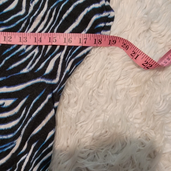 Blue black zebra top - Picture 7 of 7